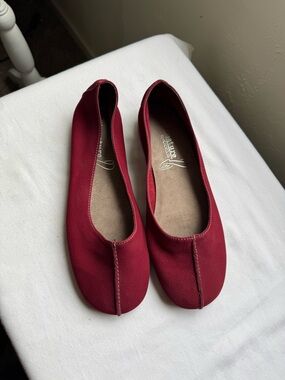 AEROSOLES Women's Deep Red Leather Split-Toe Ballet Flats Size 7.5